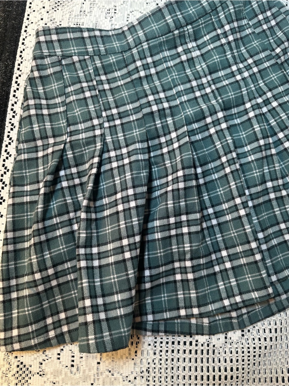 Hollister Green Plaid Pleated Skirt - Picture 2 of 6